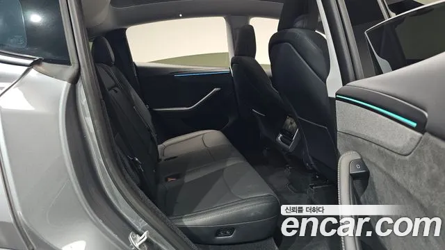 Tesla Model Y — Фото автомобиля 17