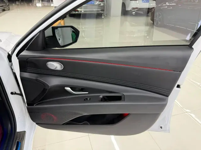 Hyundai Elantra — Фото автомобиля 4