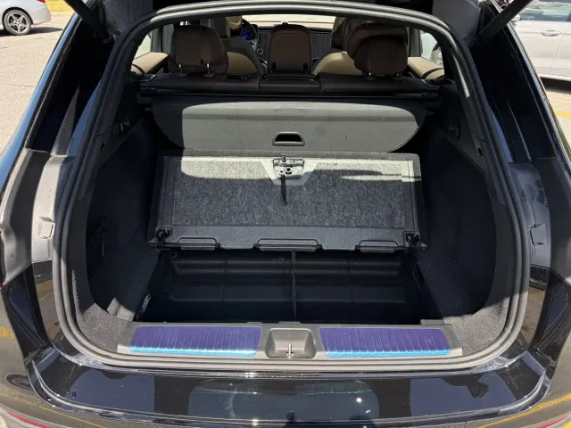 Mercedes-Benz EQE SUV — Фото автомобиля 12