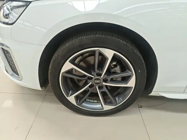 Audi A4L — Фото автомобиля 22