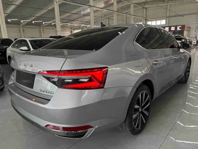 Skoda Superb — Фото автомобиля 4