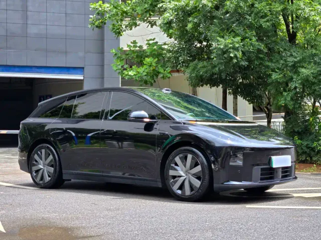 Li Auto i6 — Фото автомобиля 3