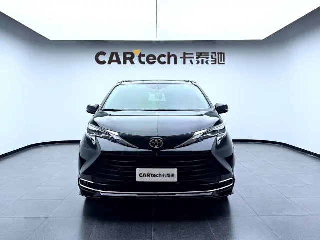 Toyota Sienna — Фото автомобиля 2