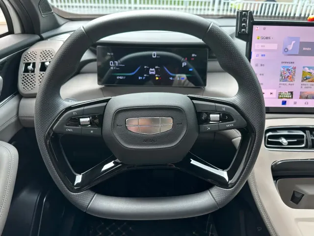 Geely Boyue L — Фото автомобиля 15