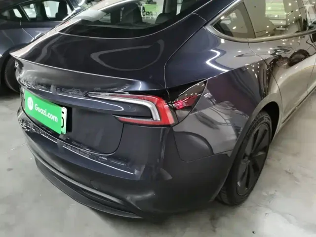 Tesla Model 3 — Фото автомобиля 7