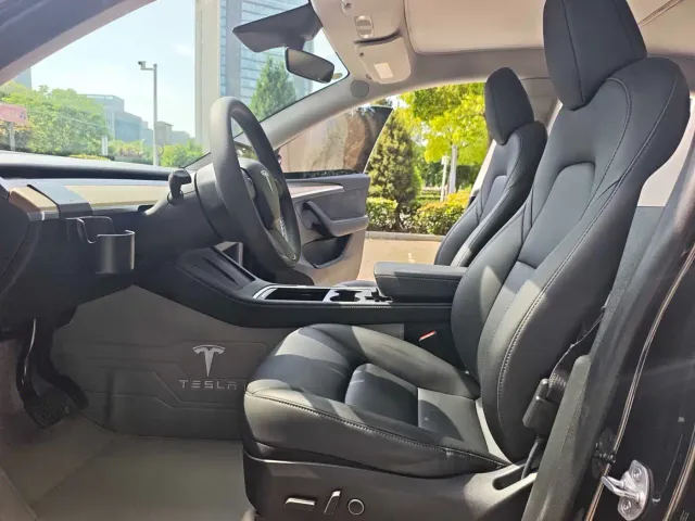 Tesla Model Y — Фото автомобиля 4