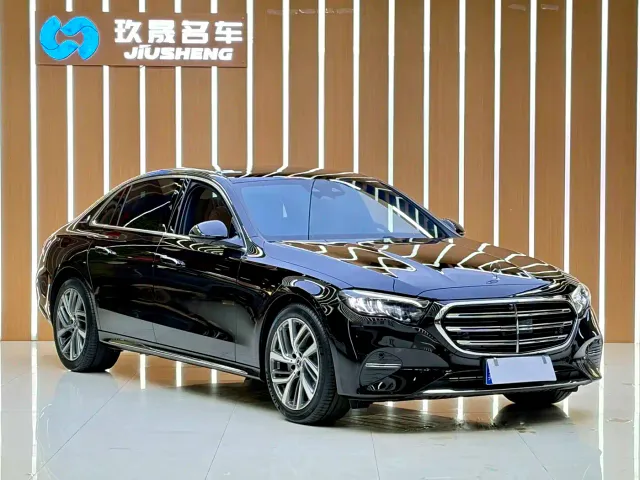 Mercedes-Benz E-Class — Фото автомобиля 3