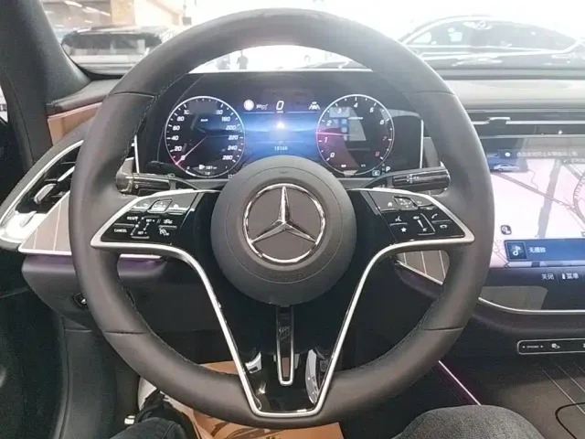 Mercedes-Benz E-Class — Фото автомобиля 10