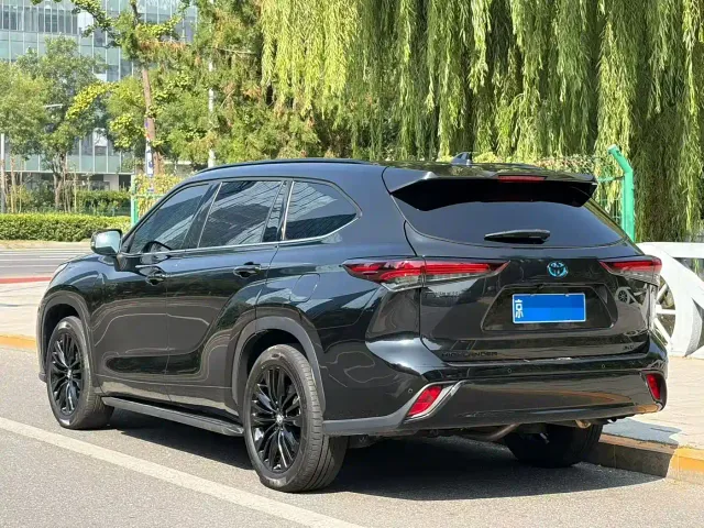 Toyota Highlander — Фото автомобиля 18