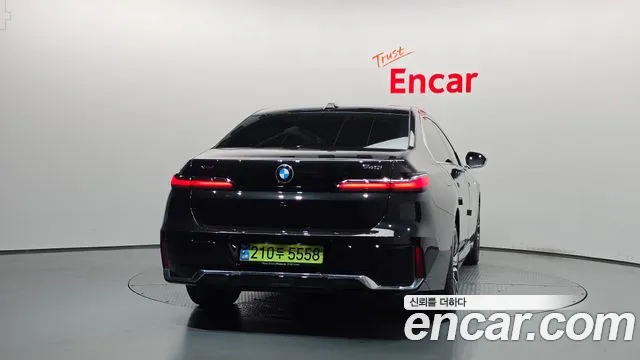 BMW 7 Series G70 — Фото автомобиля 4