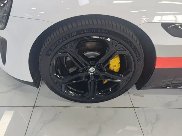 Xiaomi SU7 — Фото автомобиля 22