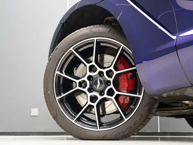 Aston Martin DBX — Фото автомобиля 5