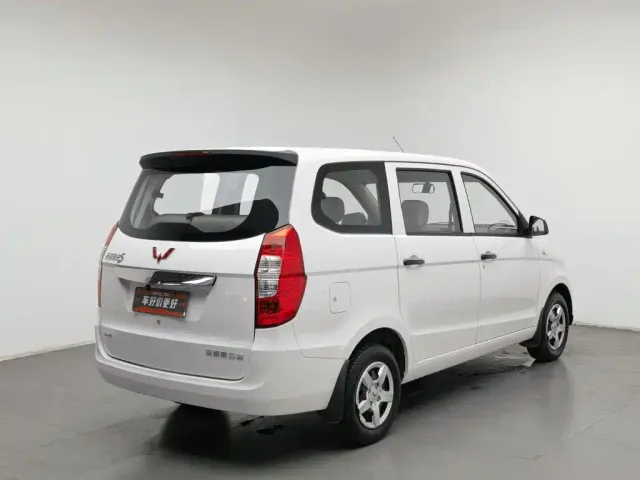 Wuling Hongguang — Фото автомобиля 2
