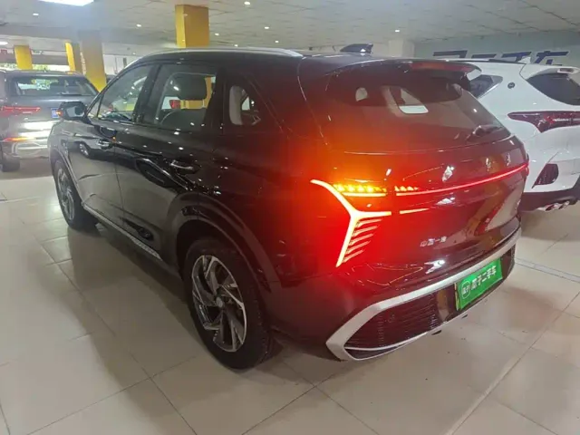 Hongqi HS3 PHEV — Фото автомобиля 4