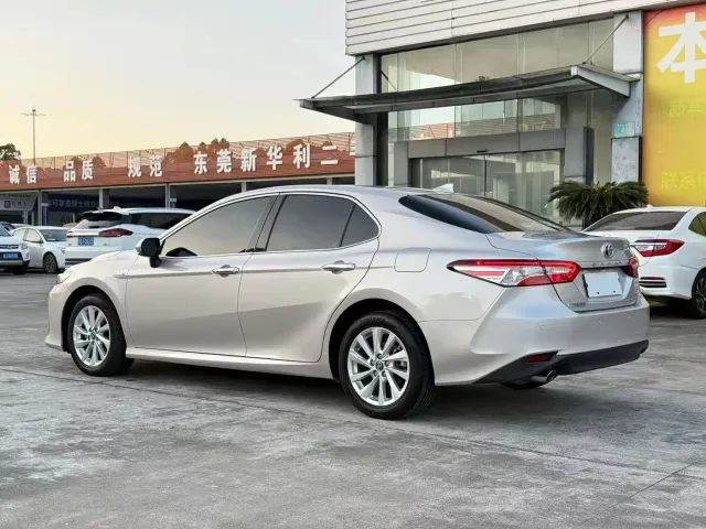 Toyota Camry — Фото автомобиля 3