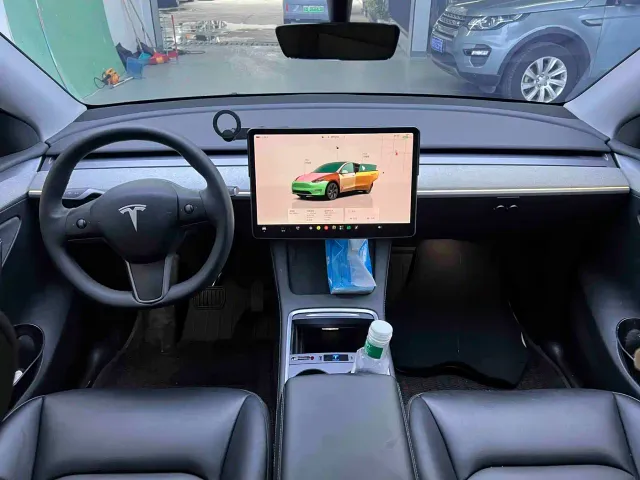 Tesla Model Y — Фото автомобиля 7