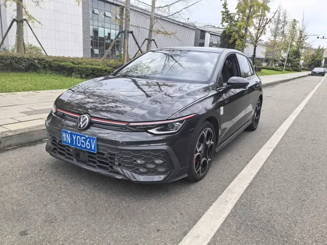 Фотография автомобиля — Volkswagen Golf GTI