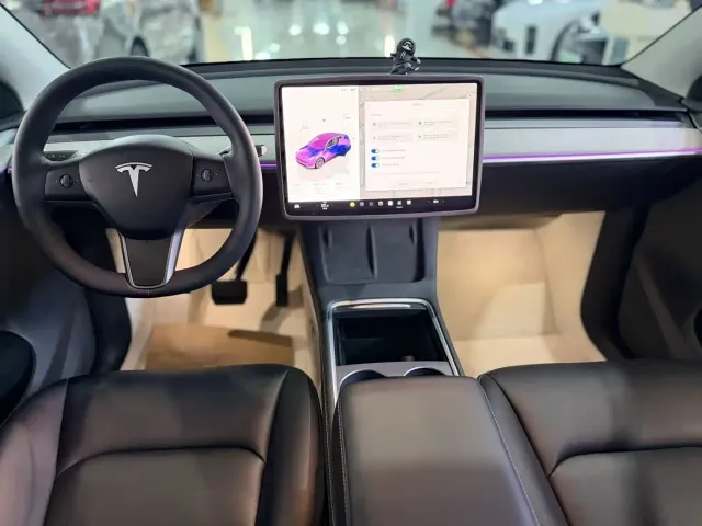 Tesla Model Y — Фото автомобиля 5