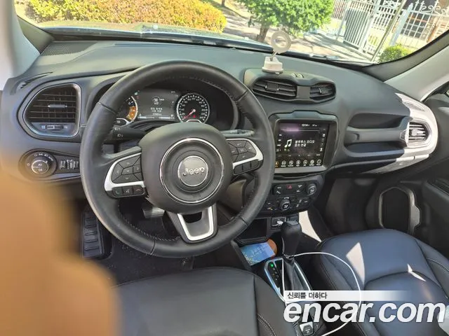 Jeep Renegade — Фото автомобиля 5