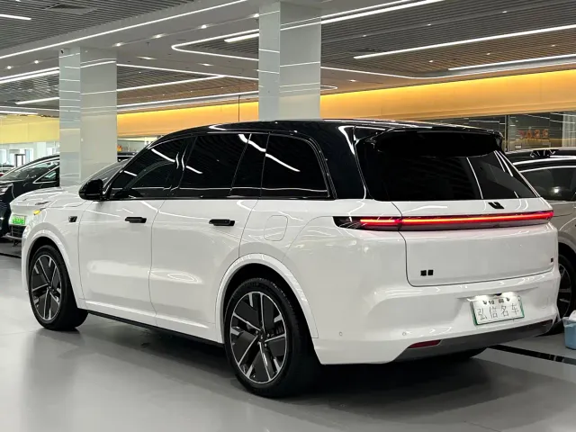 Li Auto L8 — Фото автомобиля 20