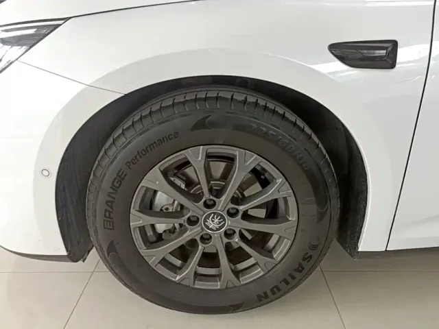 BYD Qin L — Фото автомобиля 22