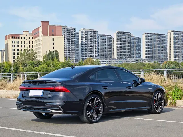 Audi A7L — Фото автомобиля 10