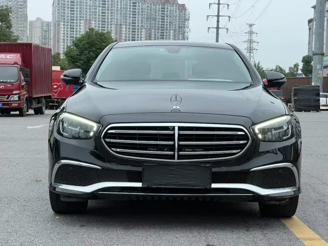 Mercedes-Benz E-Class — Фото автомобиля 2