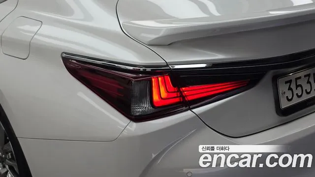 Lexus ES — Фото автомобиля 8