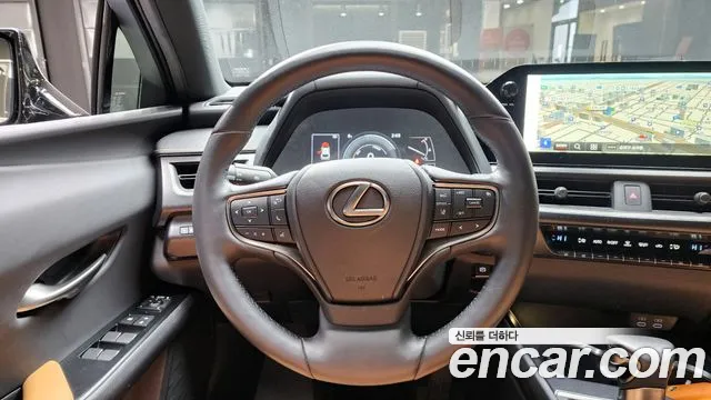 Lexus UX — Фото автомобиля 14