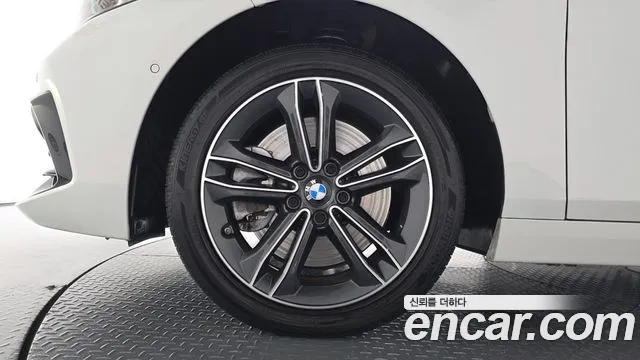 BMW 1 Series F40 — Фото автомобиля 5