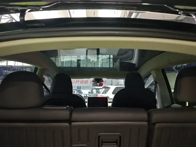 Tesla Model Y — Фото автомобиля 7