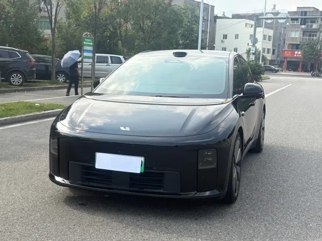 Фотография автомобиля — Li Auto i6