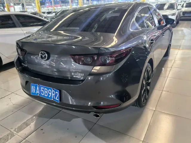 Mazda Axela — Фото автомобиля 9