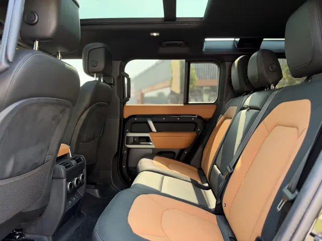 Land Rover Defender — Фото автомобиля 6