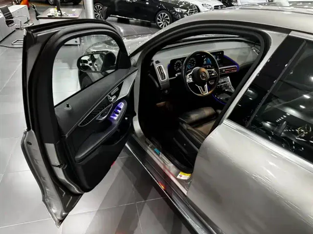 Mercedes-Benz EQC — Фото автомобиля 13
