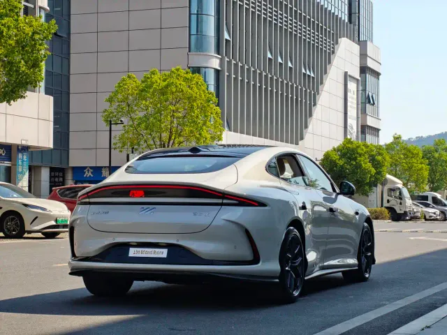 IM Motors LS6 — Фото автомобиля 6
