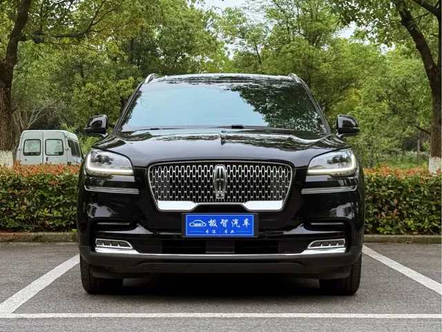 Lincoln Aviator — Фото автомобиля 2
