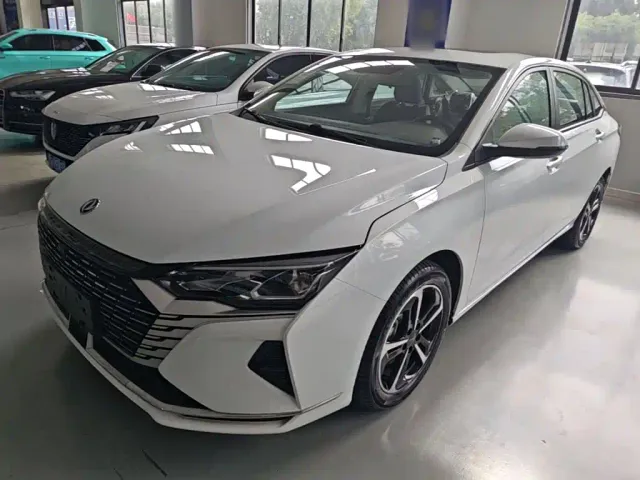 Фотография автомобиля — Dongfeng Yixuan MAX