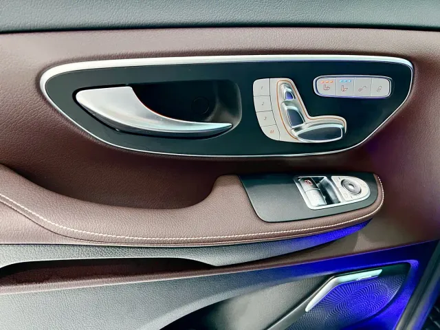 Mercedes-Benz V-Class — Фото автомобиля 24