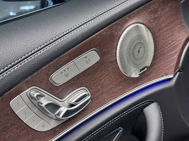 Mercedes-Benz E-Class — Фото автомобиля 23