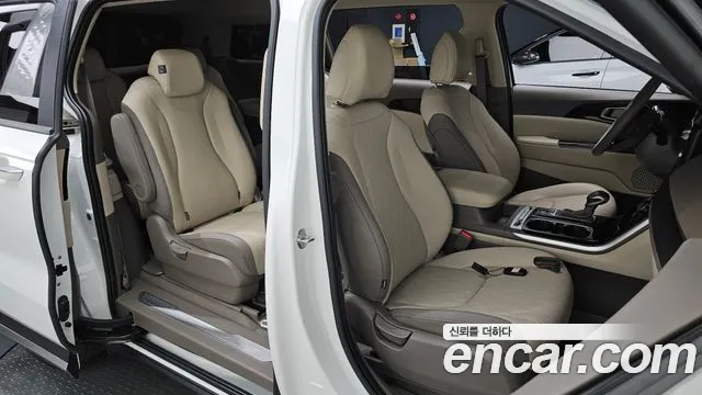 Kia Carnival Generation 4 — Фото автомобиля 11