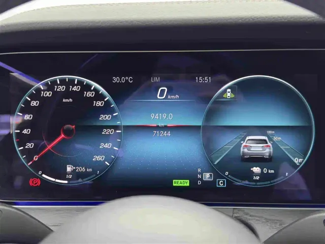 Mercedes-Benz E-Class — Фото автомобиля 16