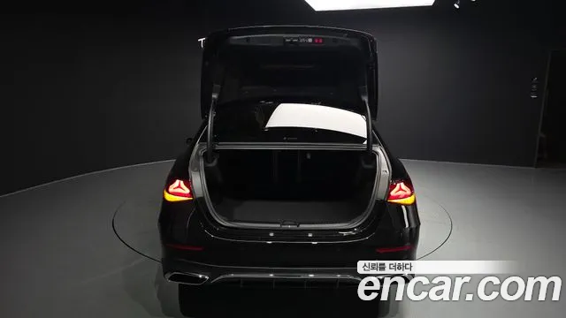 Mercedes-Benz E-Class — Фото автомобиля 16