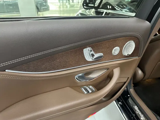 Mercedes-Benz E-Class — Фото автомобиля 11