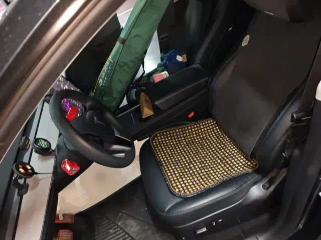 Tesla Model Y — Фото автомобиля 11