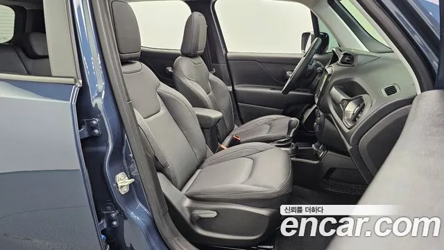 Jeep Renegade — Фото автомобиля 24