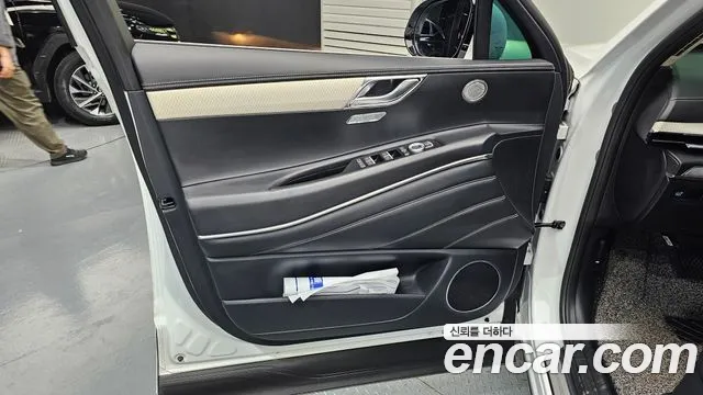 Genesis GV80 — Фото автомобиля 12