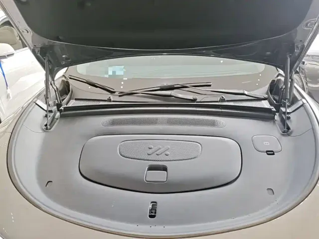 IM Motors LS6 — Фото автомобиля 19