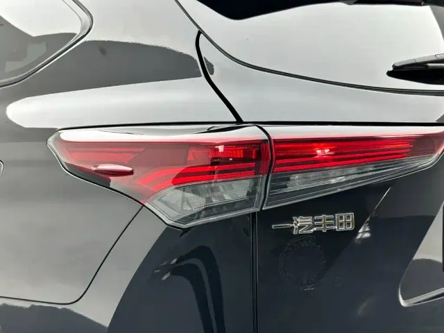 Toyota Crown Kluger — Фото автомобиля 26