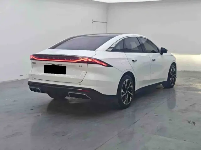 Geely Galaxy L6 — Фото автомобиля 9